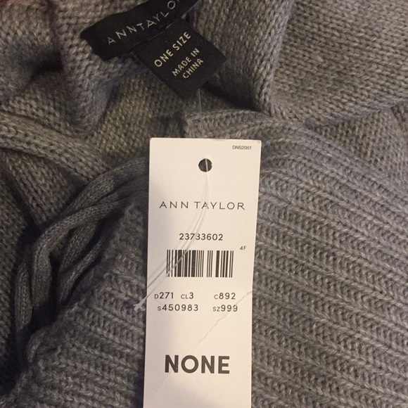 NWT Ann Taylor heather Gra͏y fringed poncho - Picture 3 of 3